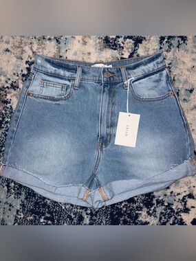 CELLO Light Wash Rolled Hem High Rise Denim Shorts Size Small